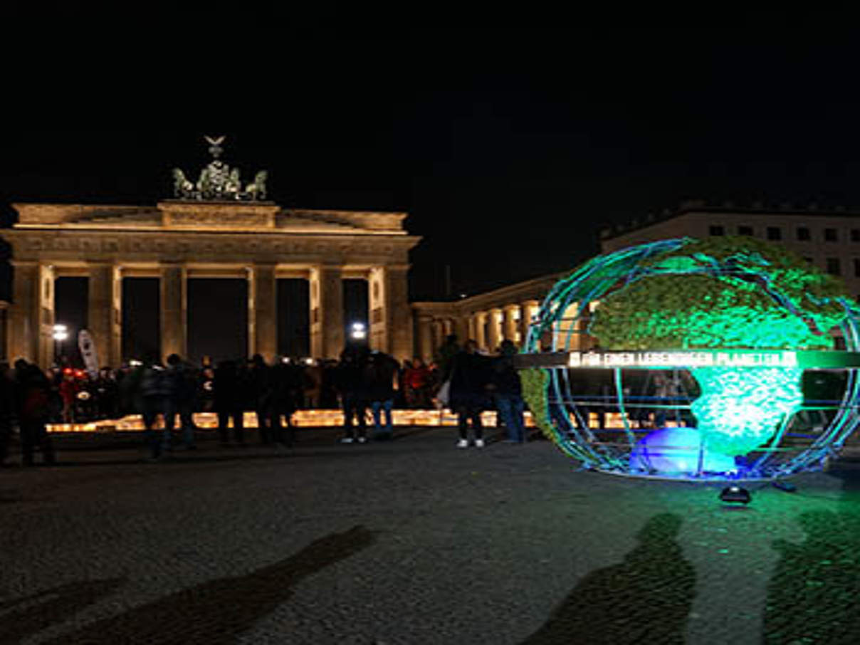 Earth Hour 2016 in Berlin © Robert Guenther / WWF