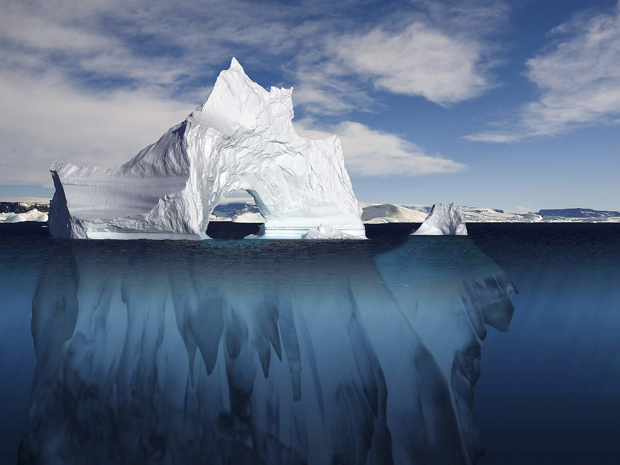 Arktischer Eisberg © naturepl.com / Bryan und Cherry Alexande / WWF-Canon
