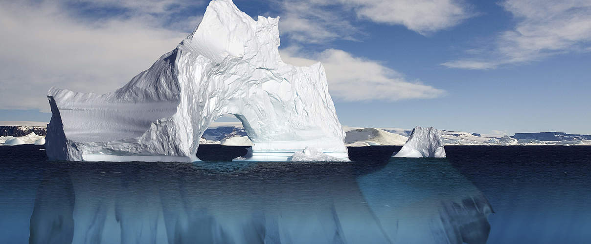 Arktischer Eisberg © naturepl.com / Bryan und Cherry Alexande / WWF-Canon
