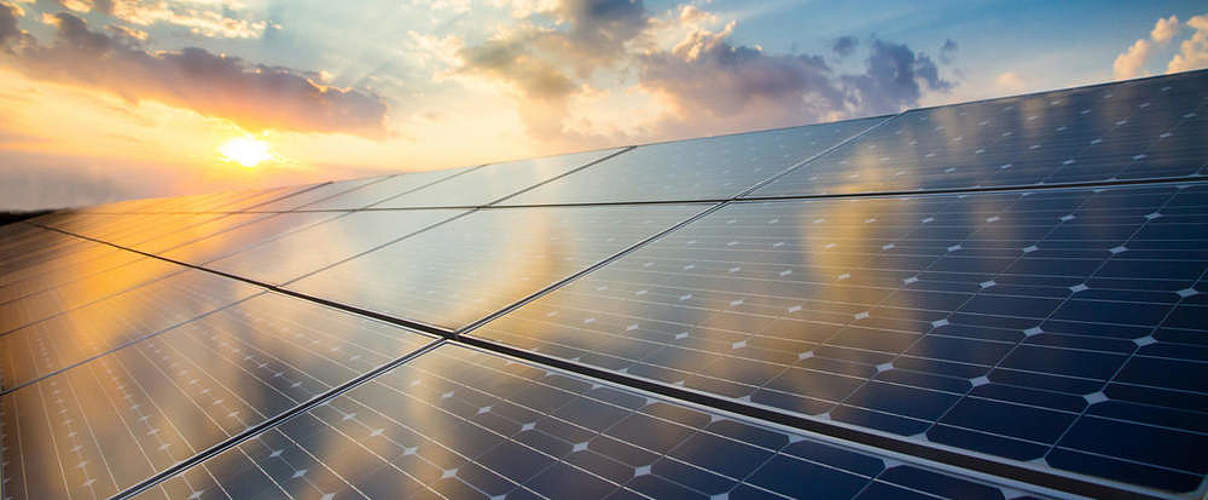 Solarmodule (Photovolatik) © Shutterstock / foxbat / WWF