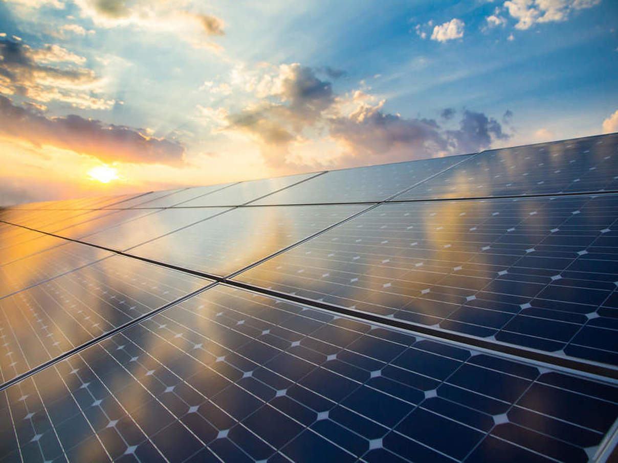 Solarmodule (Photovolatik) © Shutterstock / foxbat / WWF