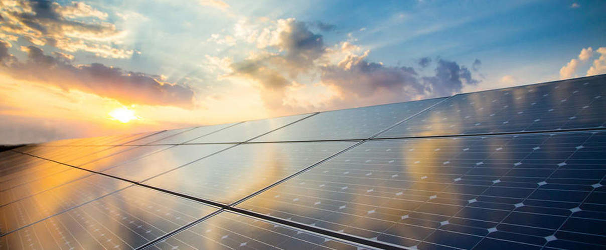 Solarmodule (Photovolatik) © Shutterstock / foxbat / WWF