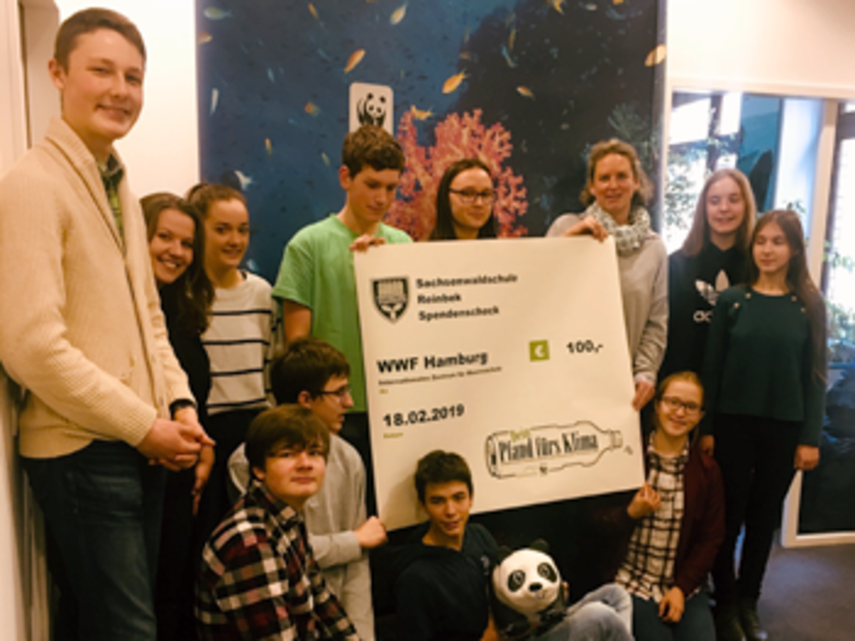 Spendenuebergabe Sachsenwald Schule Hamburg © WWF Spendenuebergabe Sachsenwald Schule Hamburg © WWF