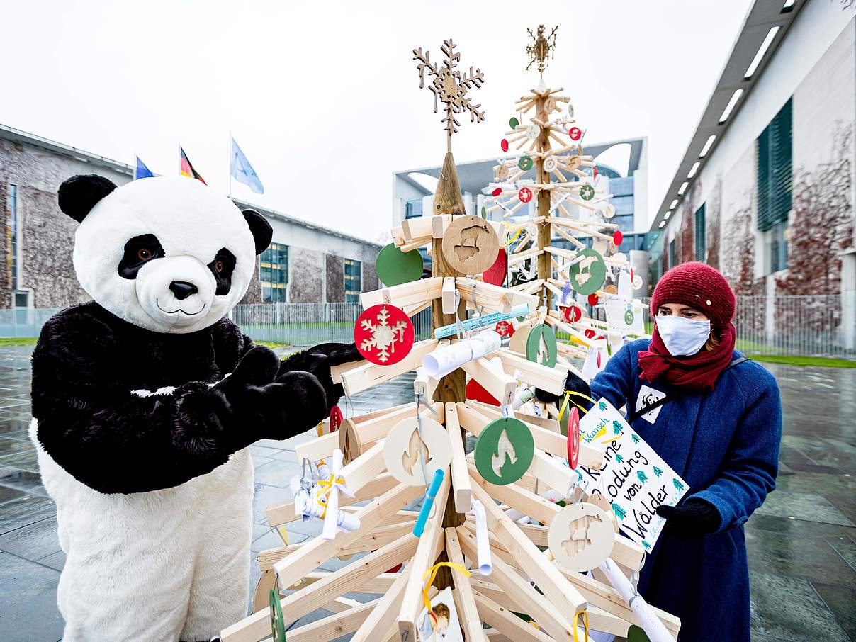 Klima-Wunschzettel-Aktion vor dem Kanzleramt © Jörg Farys / WWF