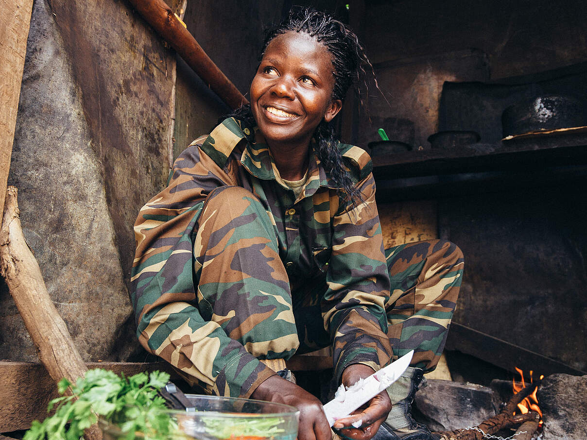Rangerin Doreen kocht Ugali 