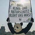 Aktion Bundestag: Vergesst Klima- und Naturschutz nicht © Marlene Gawrisch / WWF