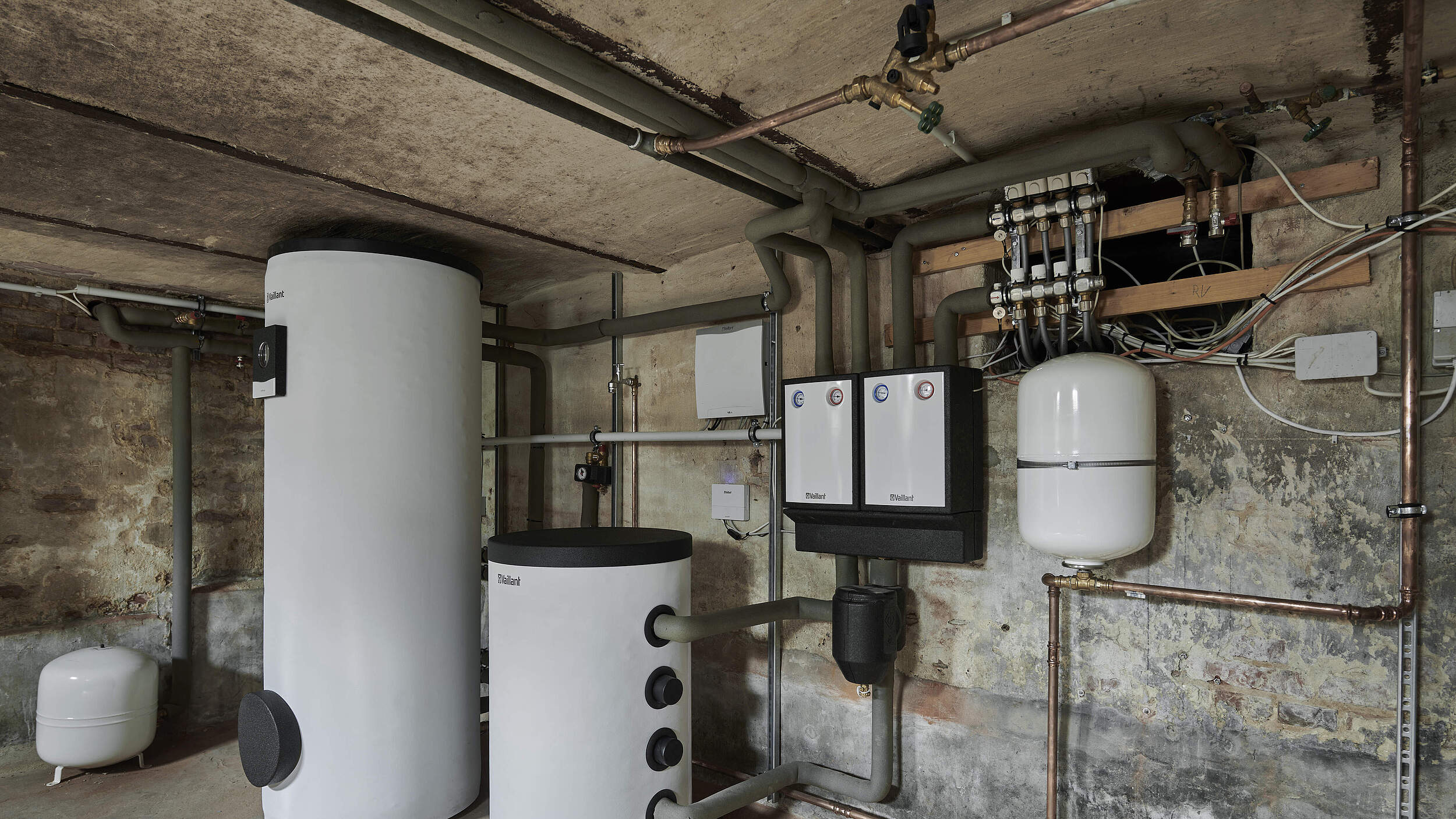 Neue Heiztechnologie wie eine Wärmepumpe hilft beim Energie sparen © Bernd Gabriel