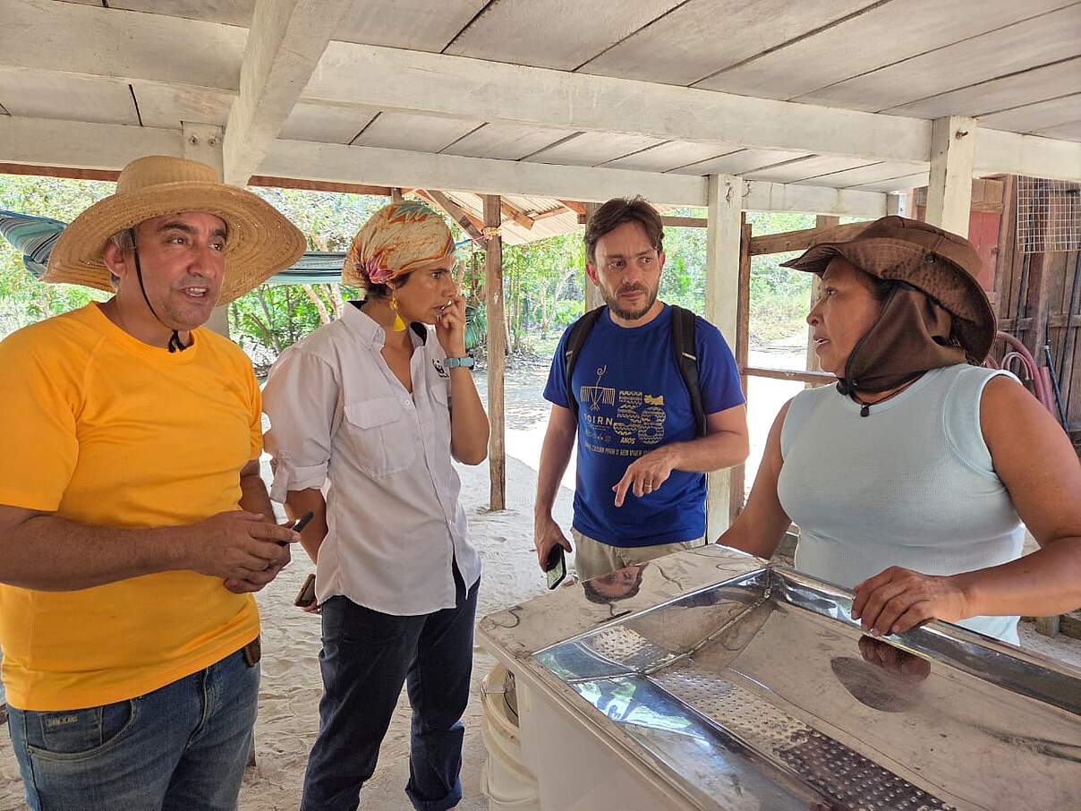 Besprechung einer neuen Honig-Abfüllung