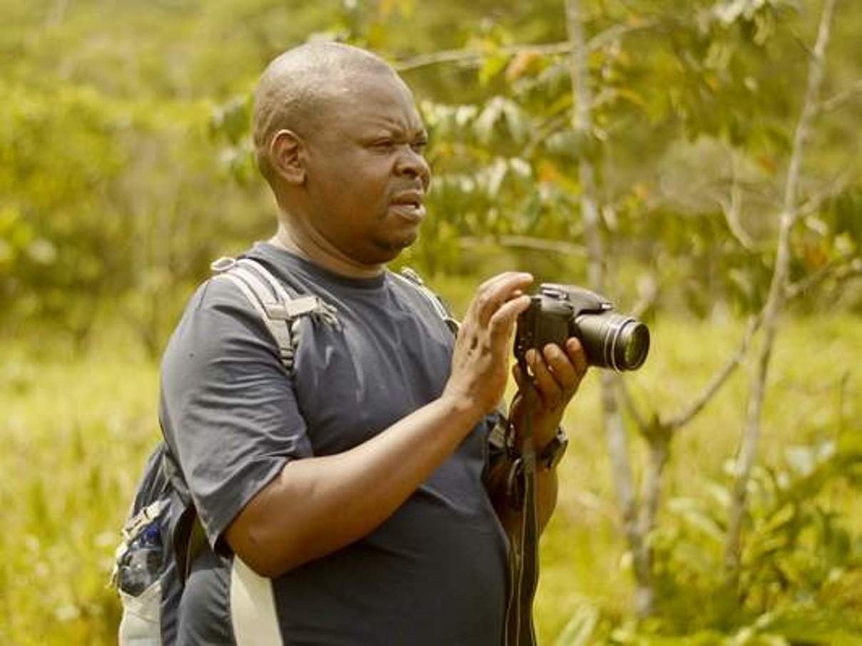 Biomonitoring Mitarbeiter Samy © WWF DRC