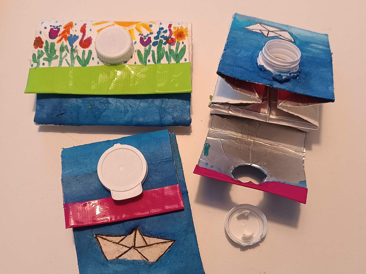 Bunte Tetra-Monnaies aus Getränkekartons
