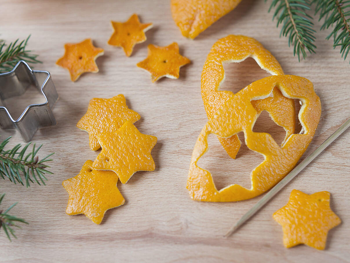 Anhänger aus Oragenschalen ausstechen