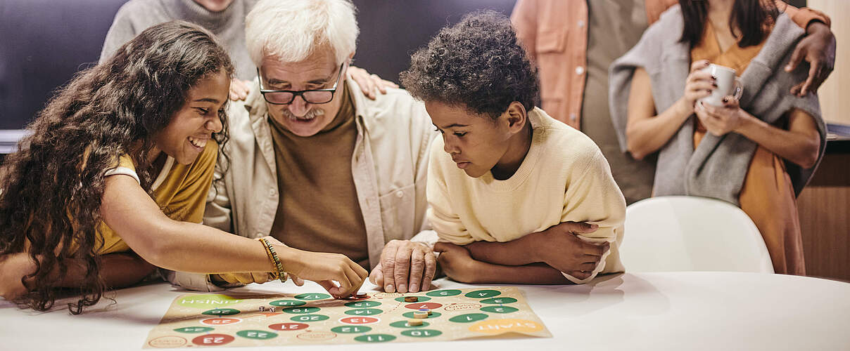 Gemeinsam Spiele spielen © GettyImages