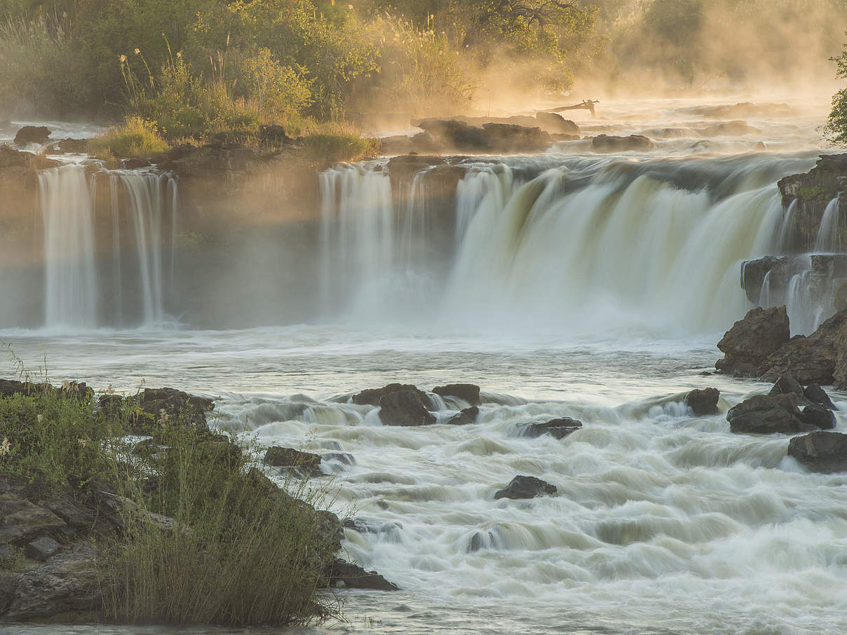 Wasserfall in West-Sambia © Patrick Bentley / WWF-US