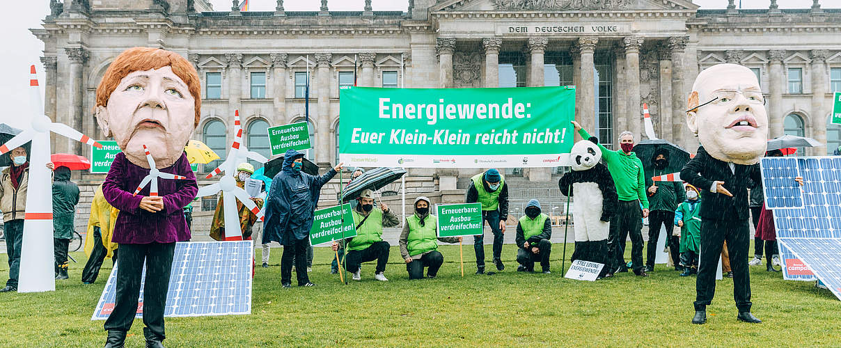 Protestaktion von WWF und Umweltverbänden zum EEG vor dem Bundestag © Marlene Gawrisch / WWF