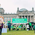 Protestaktion von WWF und Umweltverbänden zum EEG vor dem Bundestag © Marlene Gawrisch / WWF