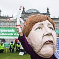 Merkel EEG-Protest © Paul Wagner / WWF