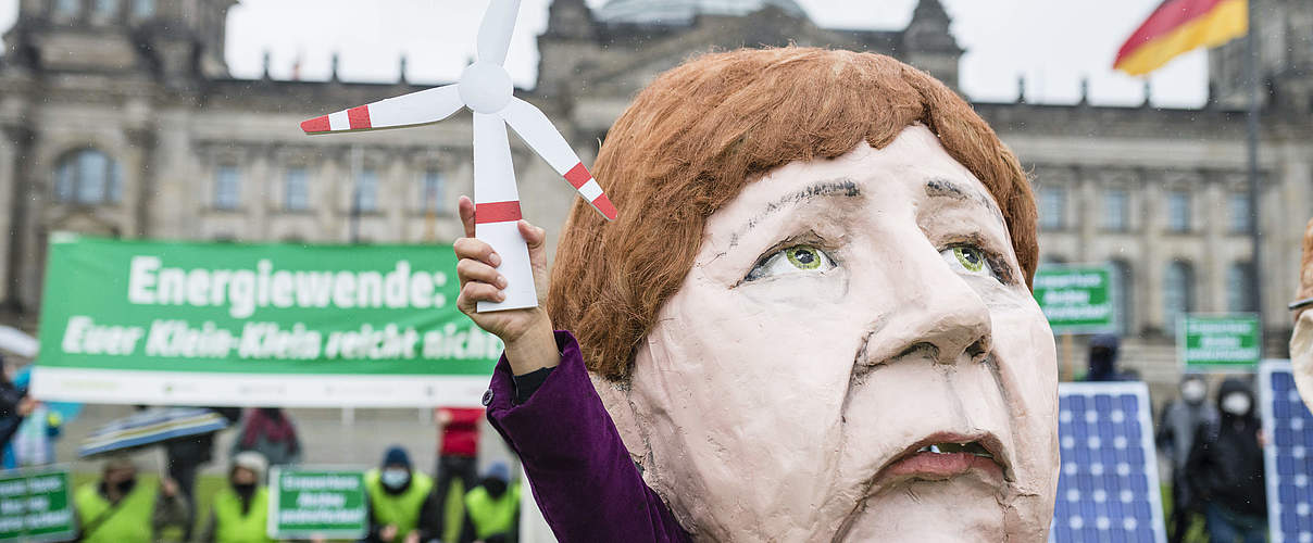 Merkel EEG-Protest © Paul Wagner / WWF