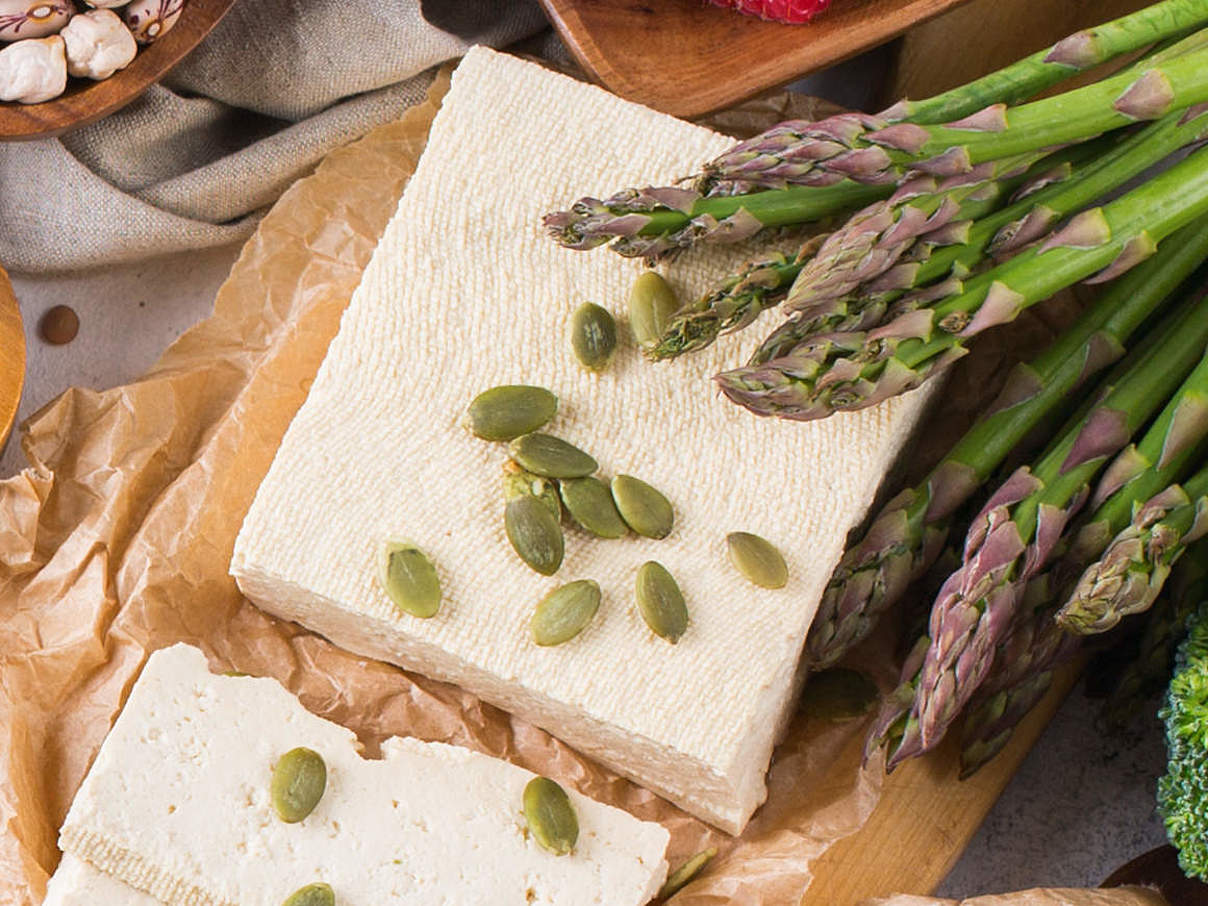 Tofu ist vielseitig und eine gute Eiweißquelle © iStock GettyImages