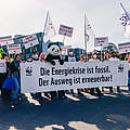 Klimastreik 2022: WWF mit Banner, Schildern & Panda © Markus Winkler / WWF