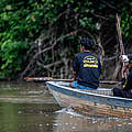Erkundungsteam der Uru Eu Wau Wau auf dem Jamari Fluss © Marizilda Cruppe / WWF-UK