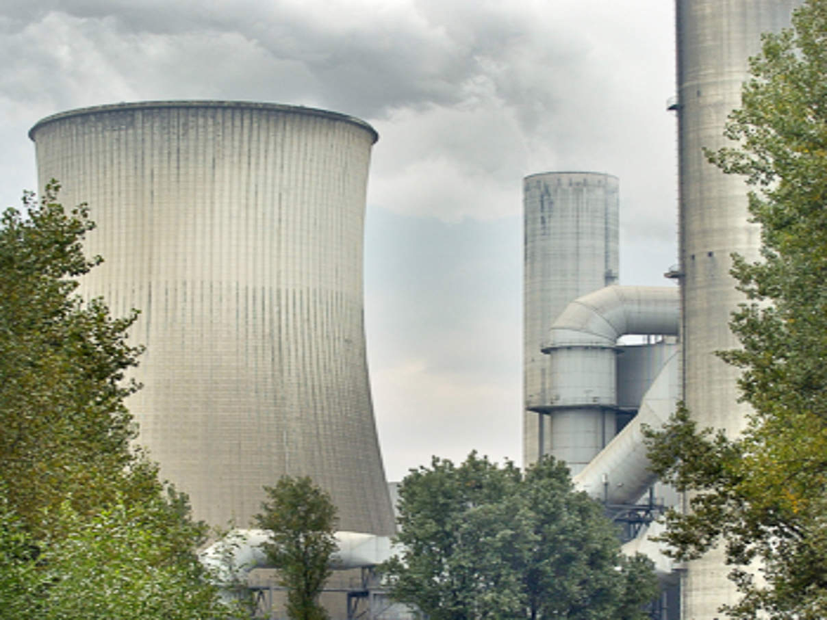 350 Klima Kraftwerk Frimmersdorf Kohle CO2 Schornsteine c Andrew Kerr WWF Wegen der Kohle sind die Klimaziele in Gefahr © Andrew Kerr/WWF