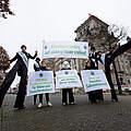 WWF-Medienstunt vor dem Reichstag zur Klimafinanzierung anlässlich der Haushaltsdebatte. © Jörg Farys / WWF