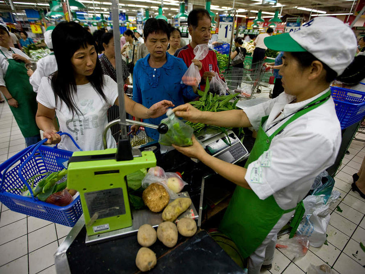 Lebensmittel werden heute zumeist im Supermarkt gekauft © Brent Stirton / Getty Images / WWF-UK