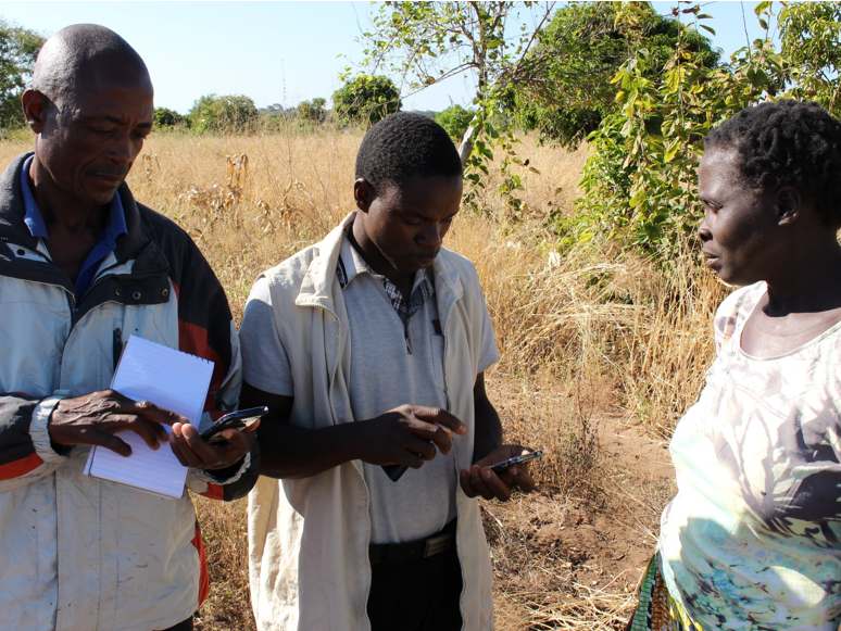 Ausgebildete Mitarbeiter erheben im Rahmen des KAZA-weiten Monitoringsystems sozioökonomische Daten in den Gemeinden @ WWF Deutschland Ausgebildete Mitarbeiter erheben im Rahmen des KAZA-weiten Monitoringsystems sozioökonomische Daten in den Gemeinden @ WWF Deutschland