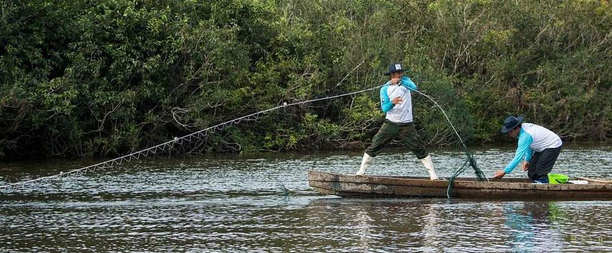 Fischer im Amazonas © Jaime Rojo / WWF-USA