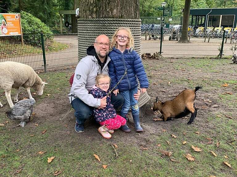 Sven und seine Töchter © privat Sven und seine Töchter © privat