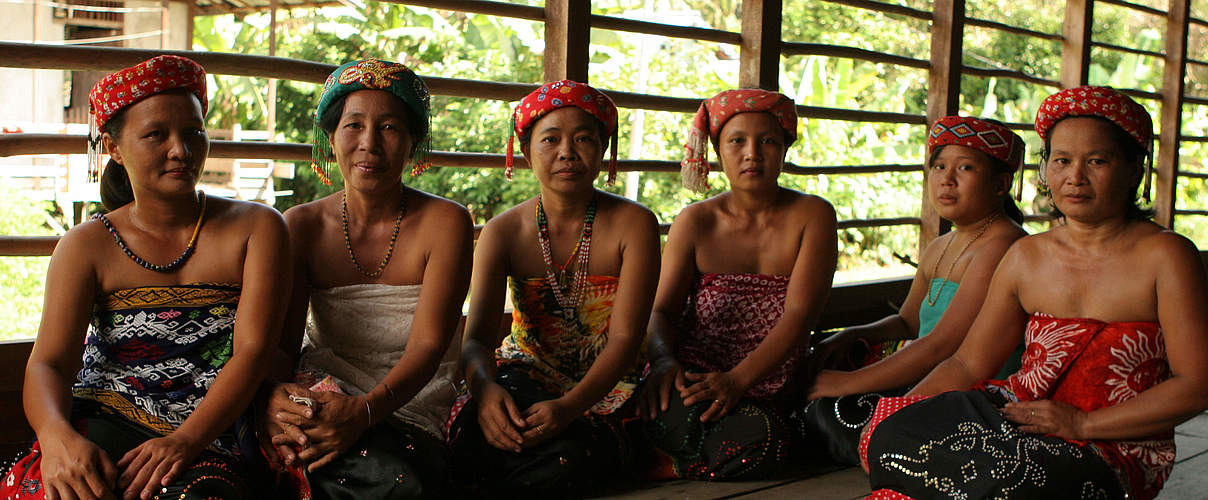 Dayakfrauen in Kalimantan © Jimmy Syahirsyah / WWF Indonesien