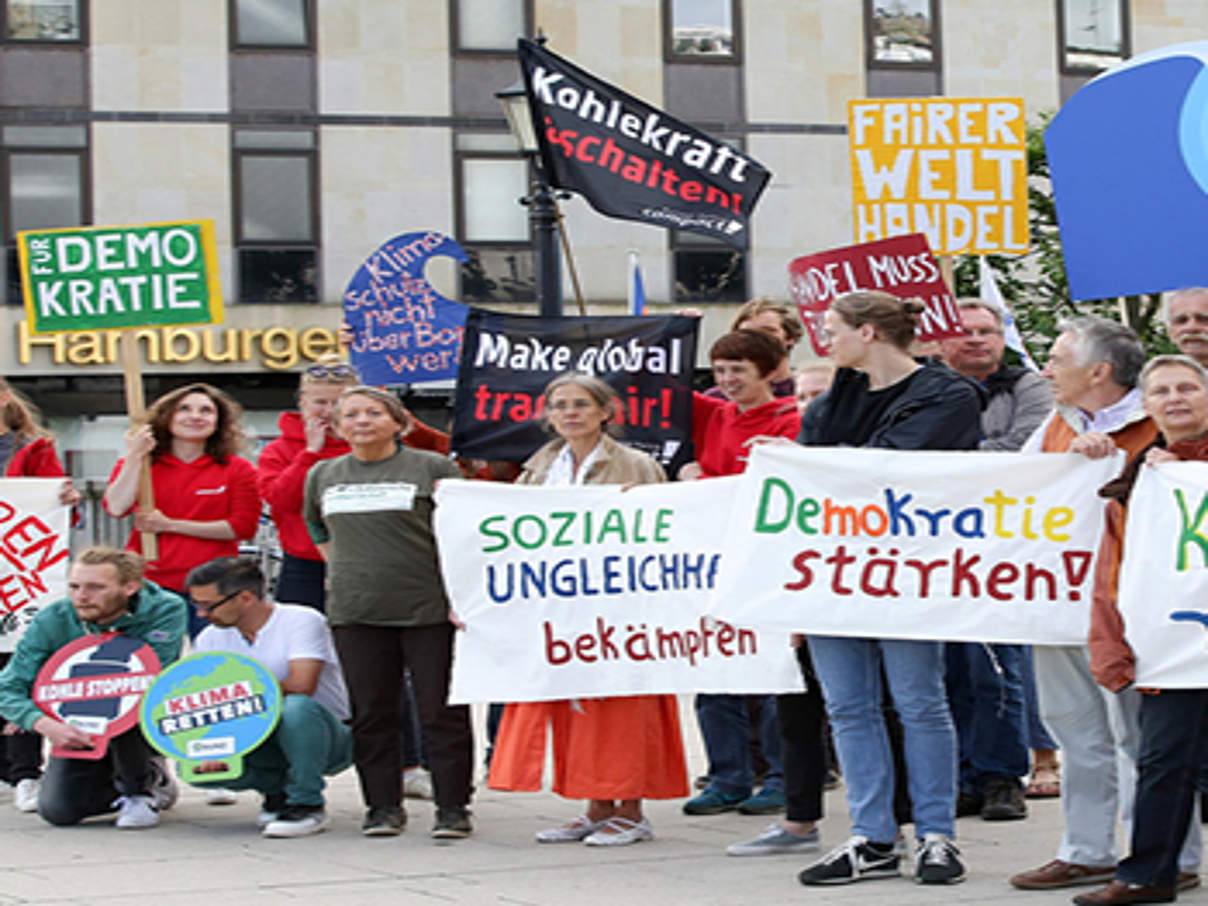 350 BdT G20 Protest Hamburg c G20 Protestwelle Die G20 müssen ihrer Verantwortung gerecht werden © G20 Protestwelle
