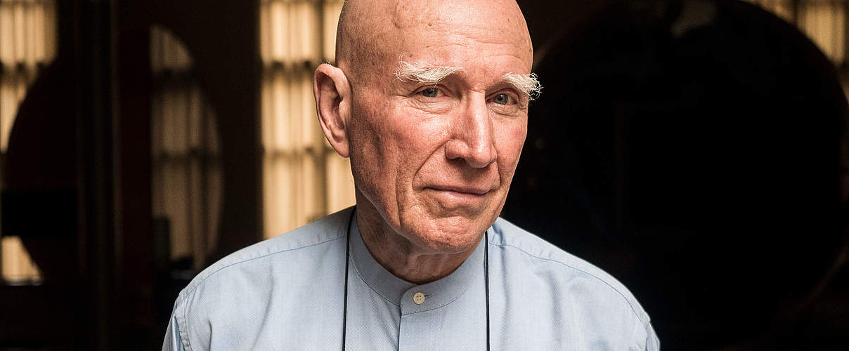 Sebastião Salgado Portrait im Naturkundemuseum Berlin © Daniel Seiffert / WWF