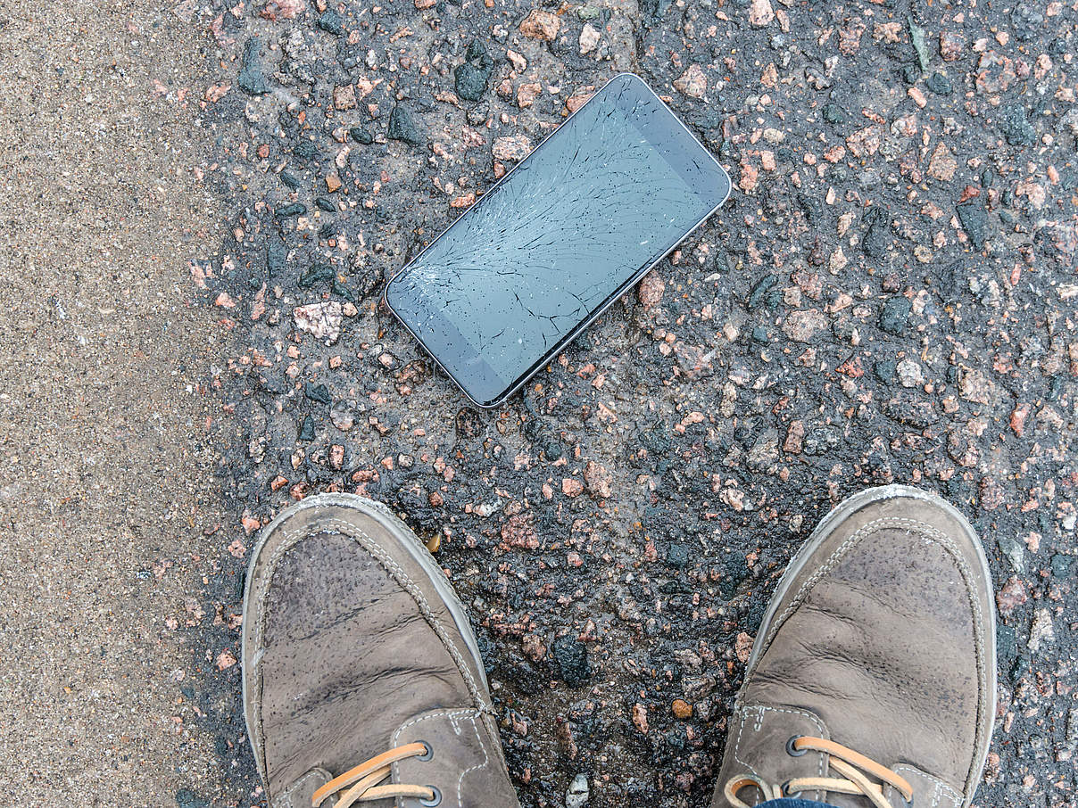 In Smartphones stecken wertvolle Rohstoffe © K Yolshin / iStock / Getty Images