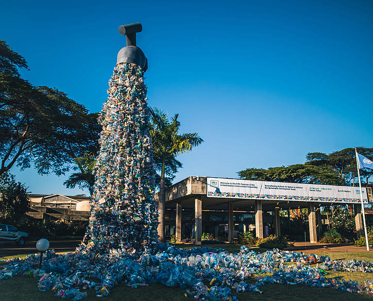 UNEA Kunstinstallation "Turn off the plastic tap" von Benjamin von Wong © Markus Winkler / WWF
