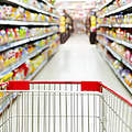 Einkaufswagen im Supermarkt © iStock