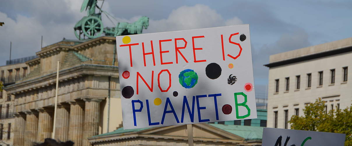Bei der Fridays for future Demonstration brauchte es ein Teilnehmer auf den Punkt: Es gibt keinen Planet B © Luisa Sandkühler / WWF
