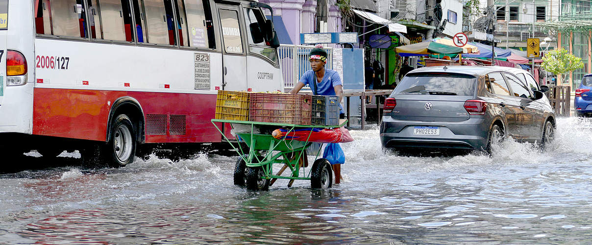 Hochwasser am Rio Negro in Amazonas, Brasilien © IMAGO Fotoarena