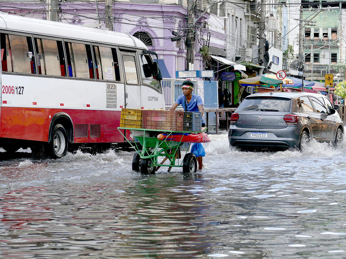 Hochwasser am Rio Negro in Amazonas, Brasilien © IMAGO Fotoarena