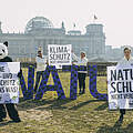 Aktion Bundestag: Vergesst Klima- und Naturschutz nicht © Marlene Gawrisch / WWF