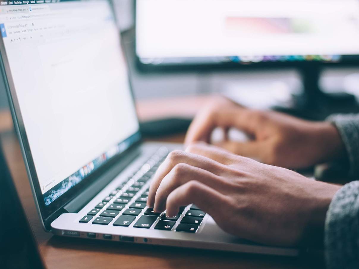 Arbeiten am Laptop. © Glenn Carstens Peters / Unsplash Arbeiten am Laptop. © Glenn Carstens Peters / Unsplash