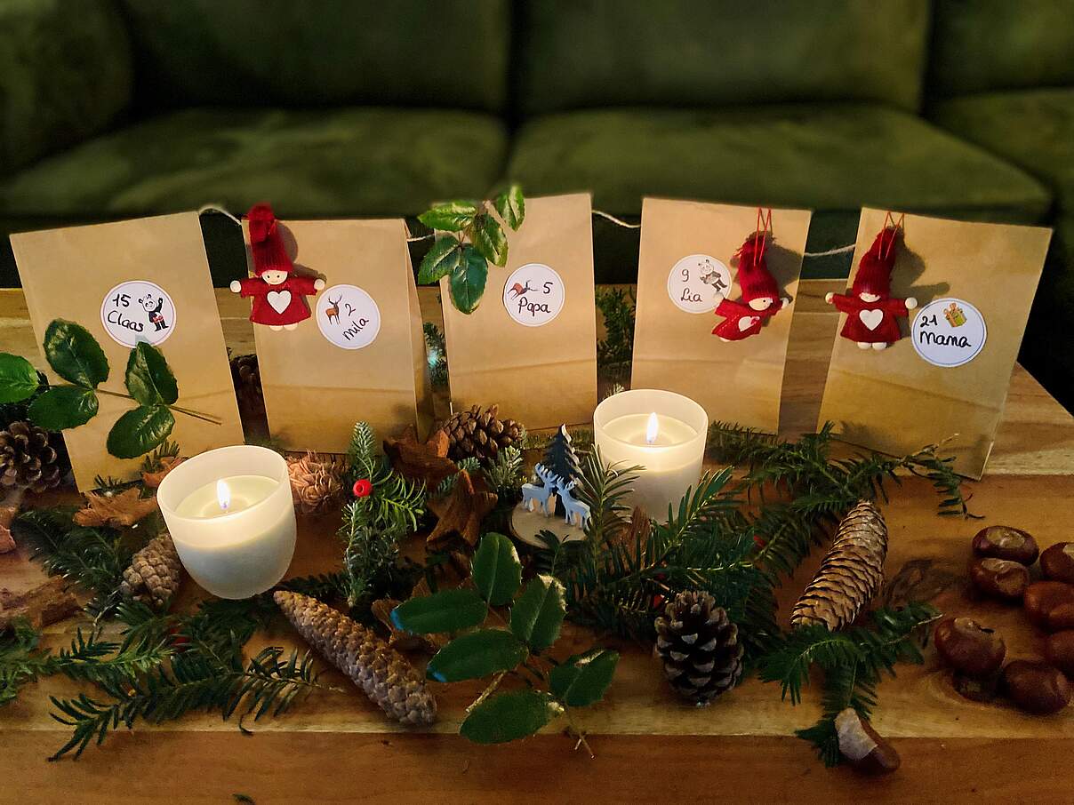 Adventskalender mit selbstgebastelten Zahlen © KJMK