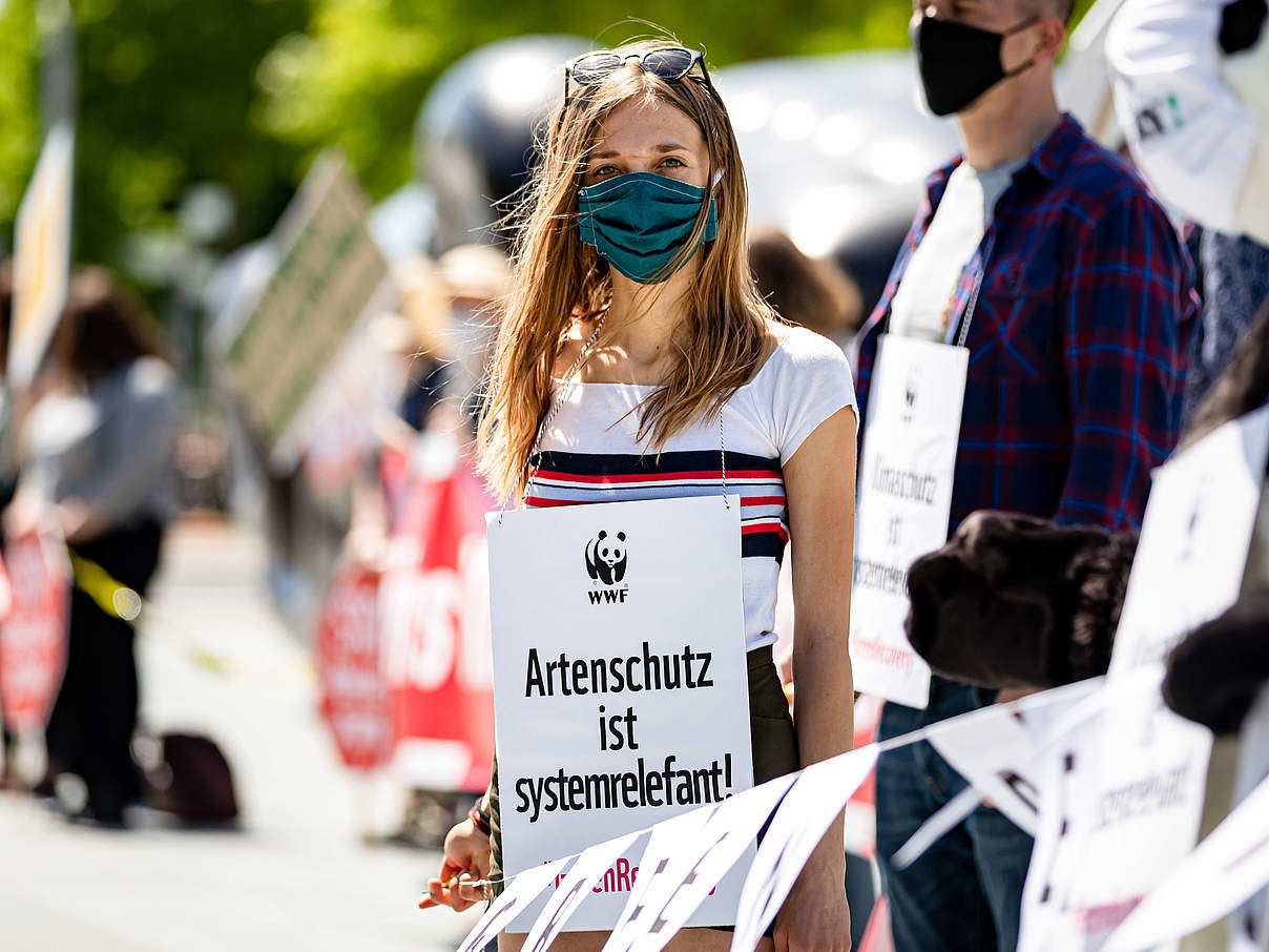 Greenrecovery Demo in Berlin © Joerg Farys / WWF