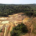 Waldzerstörung durch Bergbau in einer Luftaufnahme. @Philippe T. WWF-France