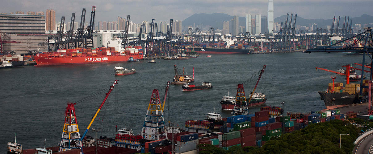 Containerschiff Hamburg Süd © Chai / WWF Hong Kong