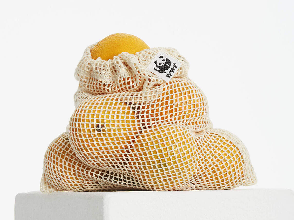 Nachhaltige Mehrweg-Netze im WWF Shop © WWF