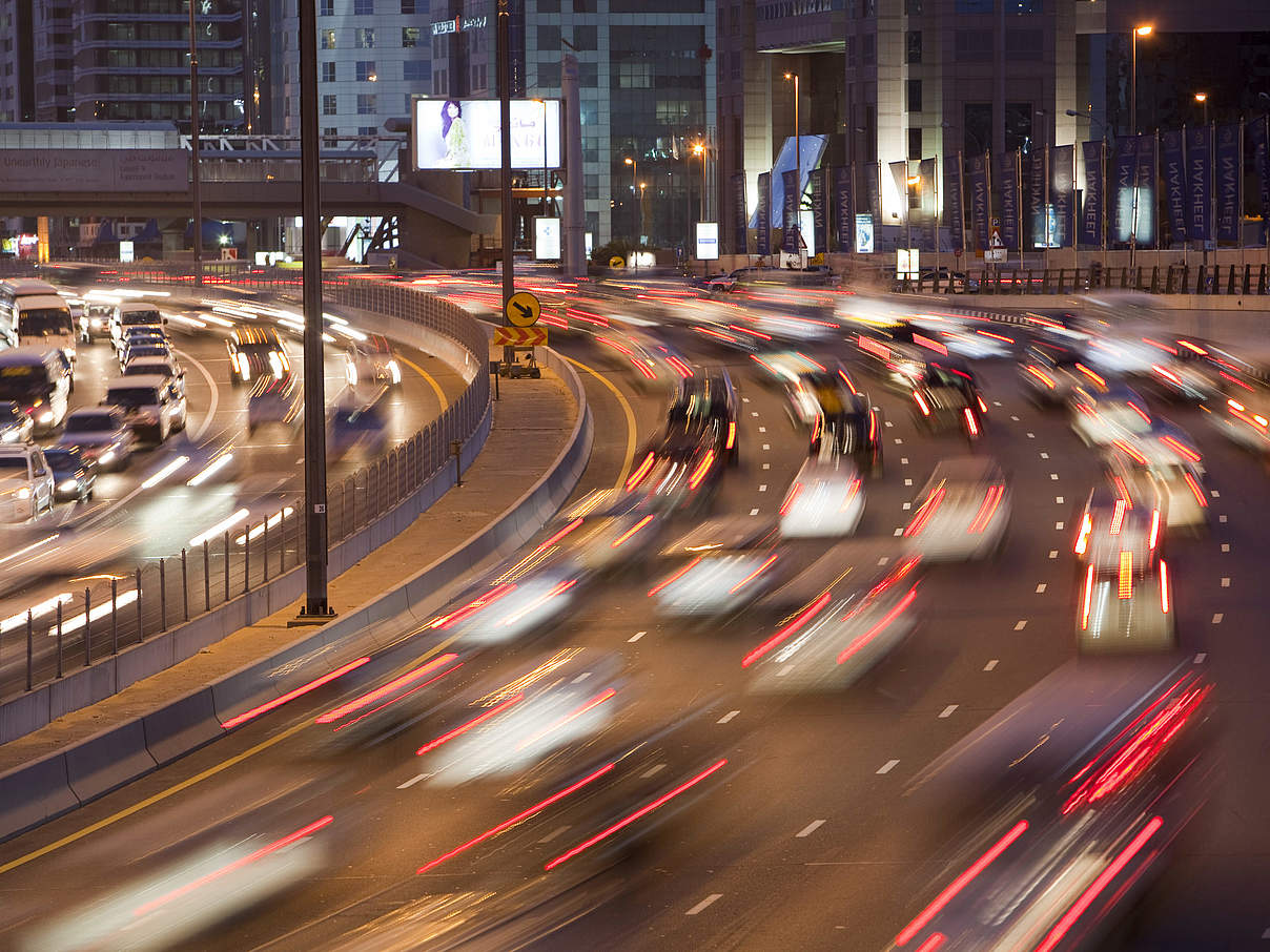 Rush Hour in Dubai City © Global Warming Images / WWF