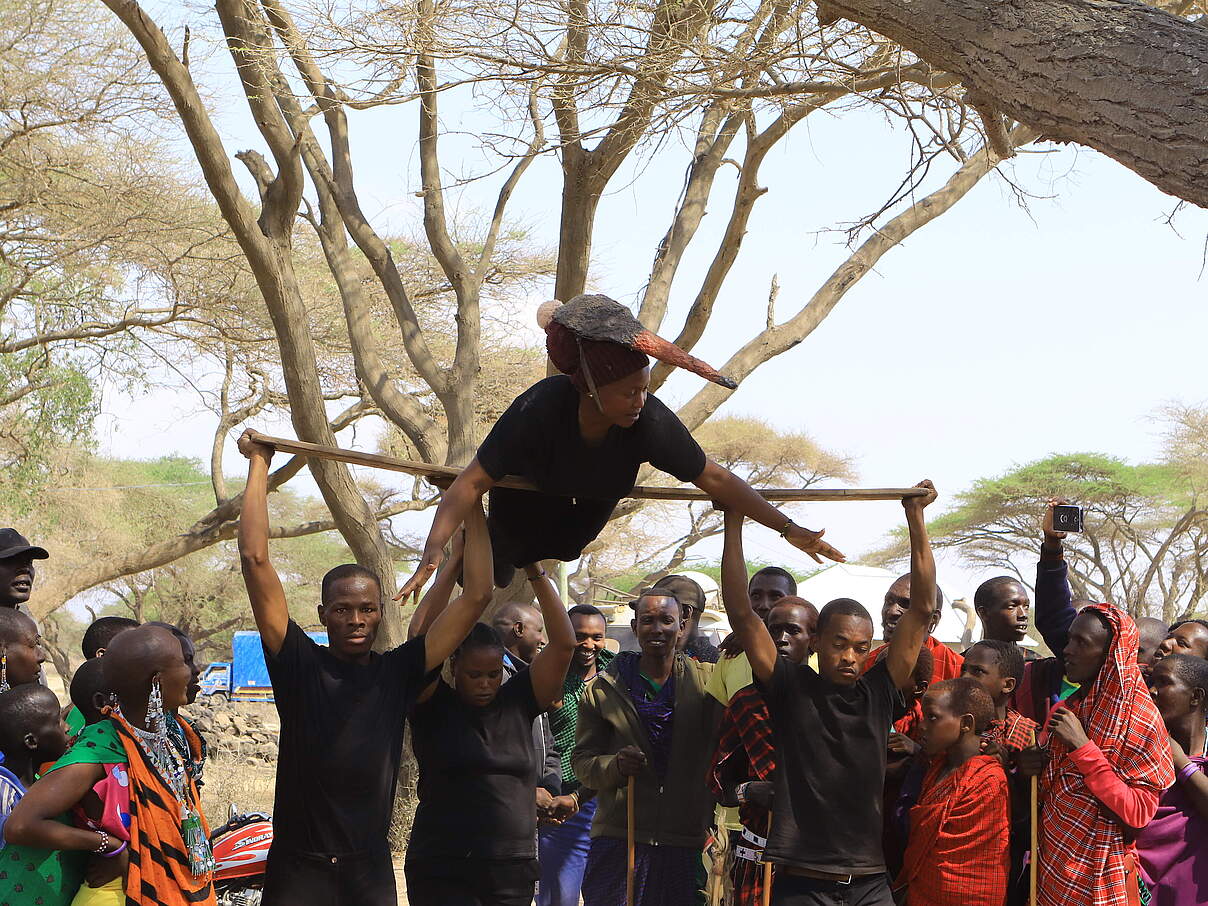 Die Lösungen für Mensch-Wildtier-Konflikte werden von den Schauspieler:innen veranschaulicht