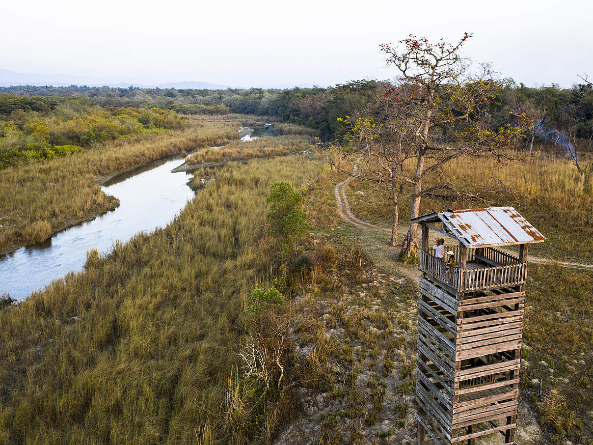 Tigerschutz-Wachturm Bardia-Nationalpark © Emmanuel Rondeau / WWF US