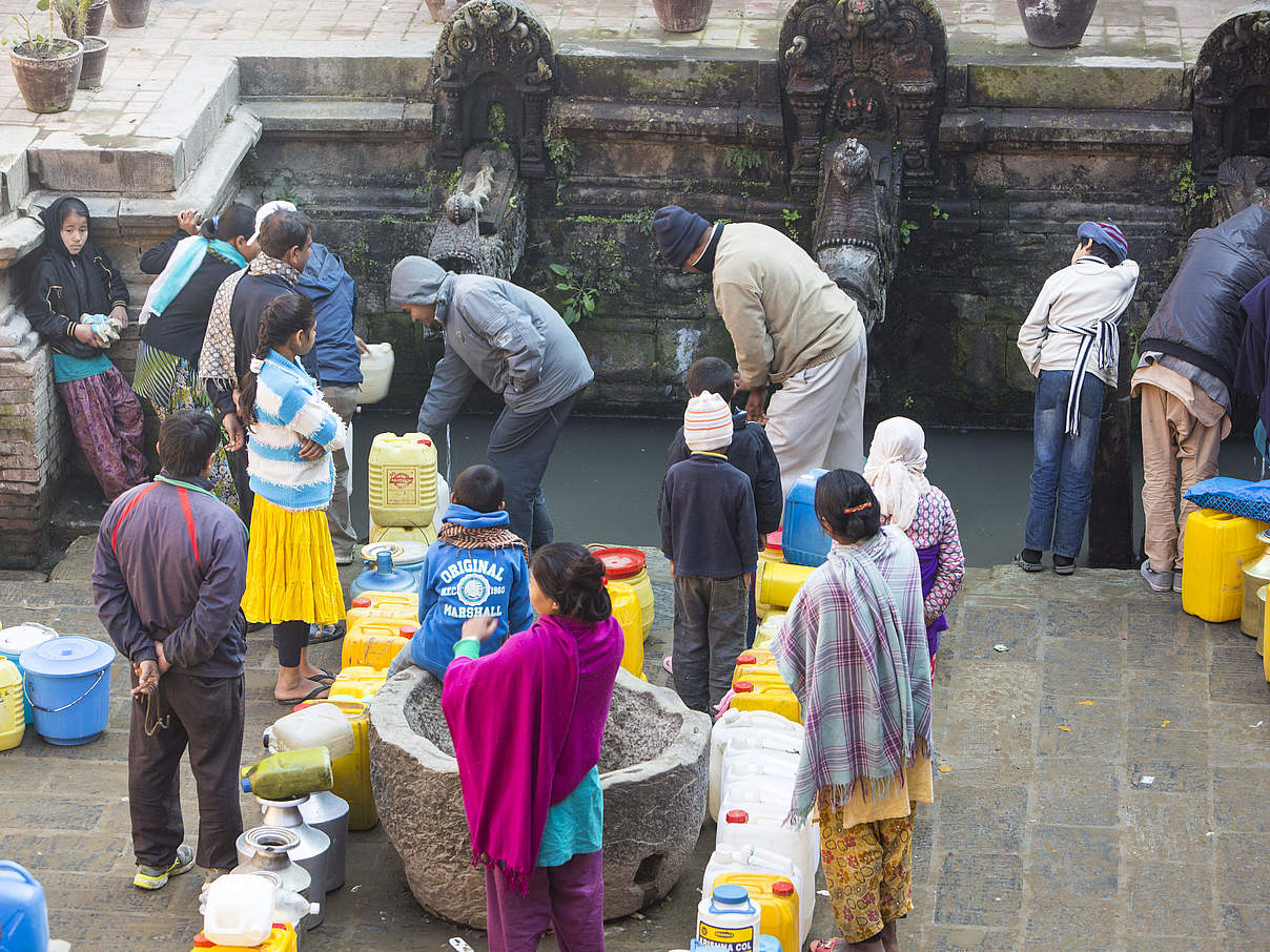 Quelle in Kathmandu, Nepal © Global Warming Images / WWF